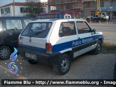 Fiat Panda 4x4
Polizia Municipale Ferrara
Parole chiave: Fiat Panda_4x4
