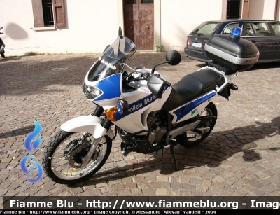 Honda Transalp II serie
Polizia Municipale San Lazzaro di Savena (BO)
Parole chiave: Honda Transalp_IIserie