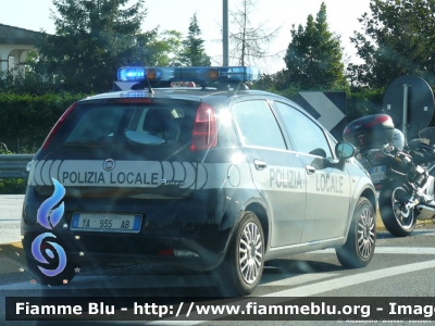 Fiat Grande Punto
Polizia Locale Chioggia (VE)
- Clodia 3-
POLIZIA LOCALE YA935AB
Parole chiave: Fiat Grande_Punto PoliziaLocaleYA935AB