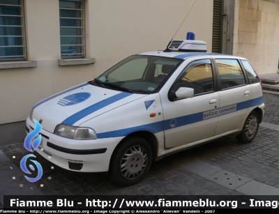 Fiat Punto I serie
PM Medio Friuli. La vettura apparteneva al Comune di Castions di Strada.
Parole chiave: Fiat Punto_Iserie PM Castions_di_Strada