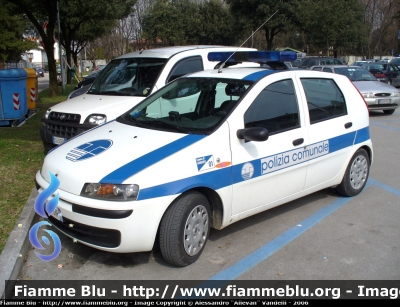 Fiat Punto II serie
PM Medio Friuli. Livrea Polizia Comunale.
Parole chiave: Fiat Punto_IIserie PM Medio_Friuli Codroipo