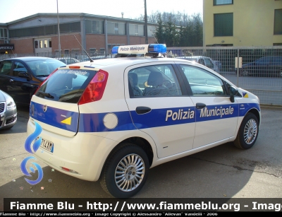 Fiat Grande Punto
Polizia Municipale Parma
Sigla Veicolo: 05
Qui ancora non assegnata poiché appena entrata in servizio
Allestimento Bertazzoni
Parole chiave: Emilia_Romagna (PR) Polizia_Locale Fiat Grande_Punto