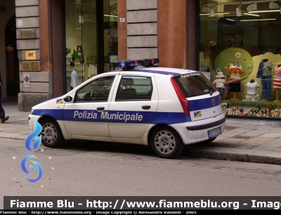 Fiat Punto II serie
Polizia Municipale Parma
Sigla Veicolo: 29
Allestimento Bertazzoni

Parole chiave: Emilia_Romagna (PR) Polizia_Locale Fiat Punto_IIserie