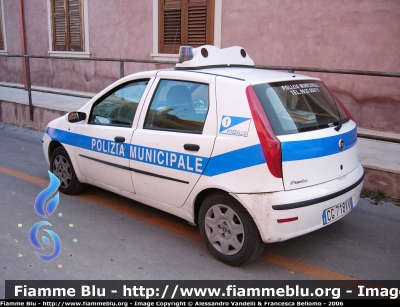 Fiat Punto III serie
PM Pozzallo
Parole chiave: Fiat Punto_IIIserie Pozzallo Sicilia