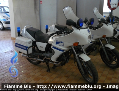 Moto Guzzi V50
Polizia Municipale di Udine
Livrea convertita in Polizia Municipale
Parole chiave: Moto_Guzzi V50 PM Udine