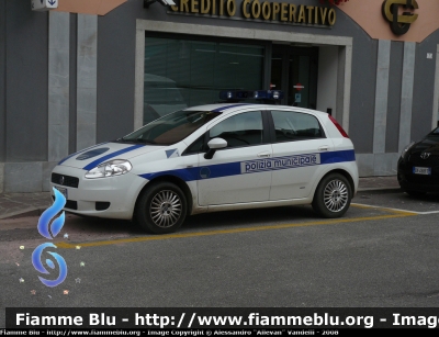 Fiat Grande Punto
PM Villa Santina UD
Parole chiave: Friuli_venezia_giulia (UD) Polizia_locale Fiat Grande_Punto PM Villa_Santina