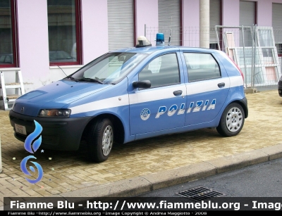 Fiat Punto II serie
Polizia di Stato
Polizia E6136
Parole chiave: Fiat_Punto_II_serie PoliziaE6136