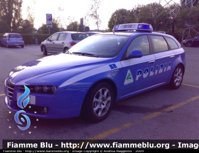 Alfa Romeo 159 Sportwagon
Polizia di Stato
Polizia Stradale in Servizio sull'Autostrada A5 ATIVA
POLIZIA H1965
Parole chiave: Alfa-Romeo 159 Sportwagon_Polizia Stradale_ATIVA A5