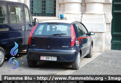 Fiat Punto II serie
Carabinieri
particolare:
manca la scritta "carabinieri" sul baule
CC BN 545
Parole chiave: Fiat_Punto_II_serie CCBN545