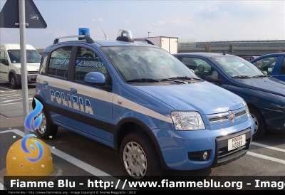 Fiat Nuova Panda 4x4
Polizia di Stato
POLIZIA H3393
Parole chiave: Fiat Nuova_Panda_4x4 PoliziaH3393