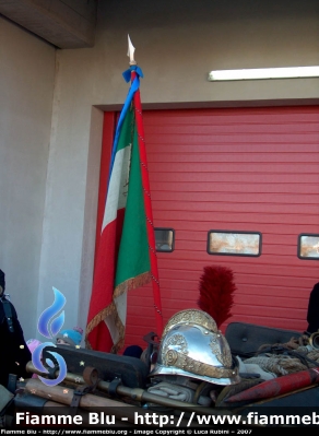 Casco e Bandiera su Fiat 515
Corpo Pompieri Civici del Comune di Prato
Gruppo Storico VVF Firenze
VF 176

Parole chiave: Fiat 515 VF176