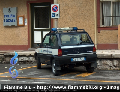 Fiat Panda 4x4 II Serie
Polizia Locale
Comune di Cortina d'Ampezzo (BL)
Livrea Polizia Municipale

Parole chiave: Fiat Panda 4x4_IISerie_Polizia Locale Cortina