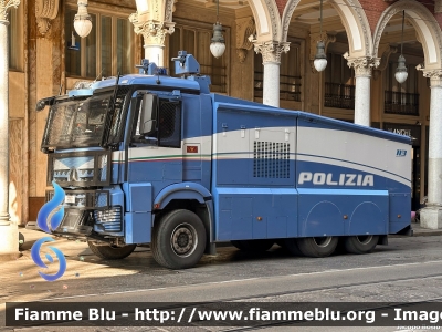 Mercedes Benz Arocs
Polizia di Stato
III Reparto Mobile di Milano
Idrante Allestimento BAI
POLIZIA M2782
Parole chiave: Mercedes-Benz Arocs POLIZIAM2782