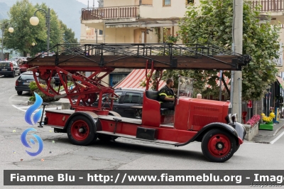 Fiat 621L
Vigili del Fuoco
Comando Provinciale di Torino
AutoScala storica allestimento Brambilla
VF 1288
Parole chiave: Fiat 621L VF1288