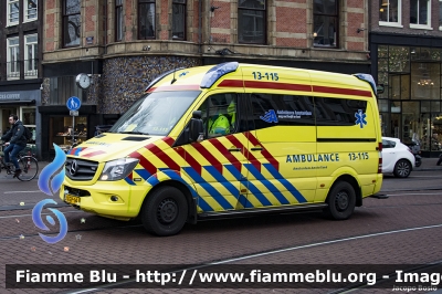 Mercedes Sprinter III serie restyle
Nederland - Paesi Bassi
Amsterdam Ambulance
13-115
Parole chiave: Mercedes Sprinter_III_serie_restyle