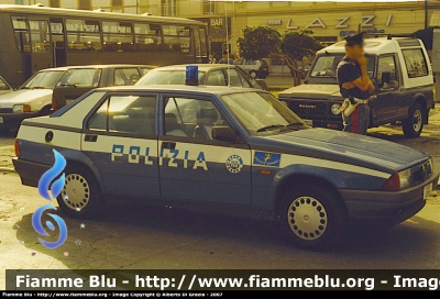 Alfa Romeo 75 II serie
Polizia di Stato
Polizia Stradale
POLIZIA A3945
Parole chiave: Alfa-Romeo 75_IIserie POLIZIAA3945