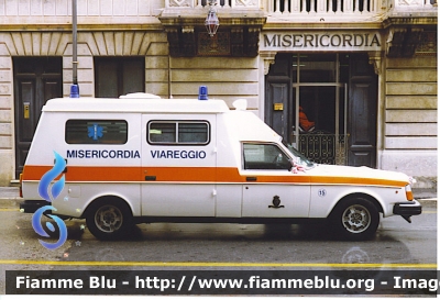 Volvo 245
Misericordia Viareggio
allestita MAF anno 1980 
LU 301900
numero 15 (inizialmente 8) 
dismessa
Parole chiave: Volvo 245 Maf Ambulanza