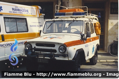 UAZ 469 B
UAZ 469B - ambulanza - allestimento Lasamea e gruppo volontari - n.5 - ex veicolo usato per gare fuoristrada, acquistato per il soccorso sulla spiaggia della Lecciona ed in servizio effettivo dal 21.07.1982 al 2000 ca - reimmatricolata per smarrimento libretto il 15.04.91 - nel 2002 fu ceduta in comodato al Museo Ambulanze d'Epoca a Montemurlo (PO) da cui tornò ad Ottobre 2010 - attualmente esistente, si trova in un altro Museo in fase di allestimento
Parole chiave: UAZ 469 B LU 242856 poi LU 522248 ambulanza