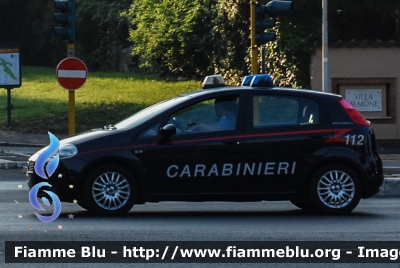 Fiat Grande Punto
Carabinieri
CC CS 915
Parole chiave: Fiat Grande_Punto CCCS915 Festa_della_Republica_2012