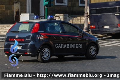 Fiat Grande Punto
Carabinieri
CC CS 732
Parole chiave: Fiat Grande_Punto CCCS732 Festa_della_Republica_2012