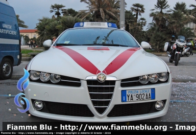 Alfa Romeo 159 Sportwagon
5 - Polizia Municipale Viareggio
Allestita Ciabilli
POLIZIA LOCALE YA 902 AA
Parole chiave: Alfa-Romeo 159_Sportwagon PM_Viareggio PoliziaLocaleYA902AA