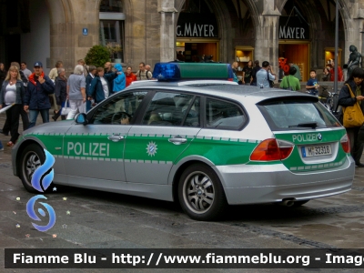 Bmw 320 E91 Touring 
Bundesrepublik Deutschland - Germania
Landespolizei
Bayern - München
Polizia territoriale della Baviera
- Monaco -
Parole chiave: Bmw 320_E91_Touring