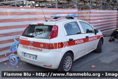 Fiat Grande Punto
Polizia Municipale Camaiore
POLIZIA LOCALE YA 287 AN
Allestita Ciabilli
Codice Automezzo: 13
Parole chiave: Fiat / Grande_Punto / PoliziaLocaleYA287AN