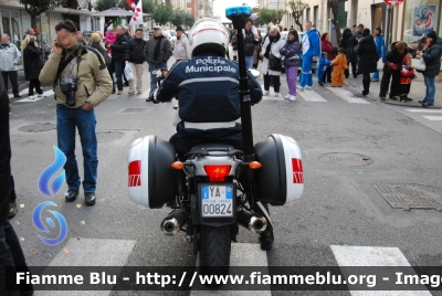 Yamaha TDM 900
Polizia Municipale Viareggio
Sez. Motociclisti
M06
POLIZIA LOCALE YA 00824
Parole chiave: Yamaha TDM 900 PM Viareggio POLIZIA LOCALE 00824