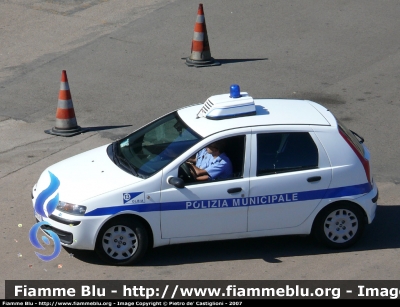 Fiat Punto II serie
Polizia Municipale
Olbia
BW 261 RF
Parole chiave: Polizia_Municipale Olbia PM Fiat Punto_IIserie BW261RF CR467EL