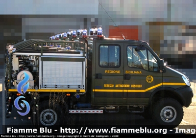 Iveco Daily 4x4 IV serie
Regione Siciliana
Servizio antincendio boschivo
in consegna presso l’Iveco di Brescia
Parole chiave: Iveco Daily_4x4_IVserie