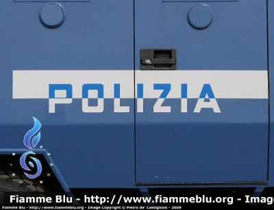 Iveco VM90
Polizia di Stato
Reparto Mobile 
Milano
POLIZIA 69318

Parole chiave: Iveco VM90 blindato protetto	Polizia_di_Stato Reparto_Mobile  Milano Lombardia POLIZIA69318