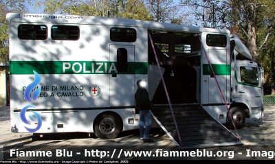 Mercedes-Benz Atego 1223 I serie
Polizia Locale Milano
Nucleo a Cavallo

Parole chiave: Mercedes-Benz Atego_1223_Iserie Polizia_Locale Milano Nucleo_a_Cavallo CT561PG
