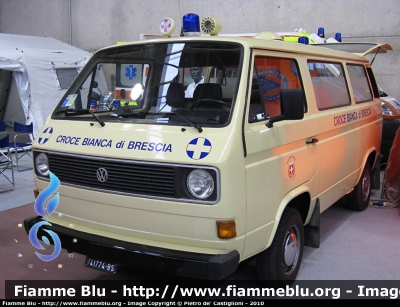 Volkswagen Transporter T3
Croce Bianca di Brescia
Veicolo storico - 1982
BS 741774
Parole chiave: Volkswagen Transporter_T3 REAS_2010 ambulanza