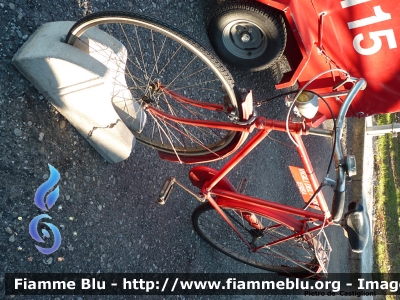 bicicletta
Vigili del Fuoco
Distaccamento di Erba (CO)
Parole chiave: Santa_Barbara_2013_Erba Lombardia (CO) veicolo_storico
