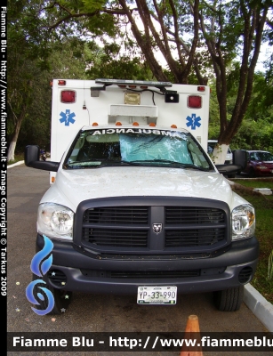 Dodge RAM 4000
Ambulanza del Governo dello stato dello Yucatan - Sito archeologico di Uxmal (Messico)
Parole chiave: Dodge - Messico