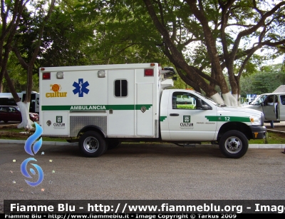 Dodge RAM 4000
Ambulanza del Governo dello stato dello Yucatan - Sito archeologico di Uxmal (Messico)
Parole chiave: Dodge - Messico