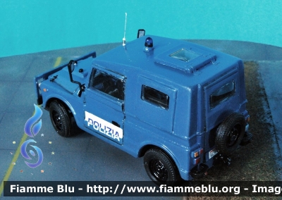 Fiat Campagnola I serie AR59 protetta
Polizia di Stato
Reparto Mobile
Scala 1/43
Parole chiave: Fiat Campagnola_Iserie