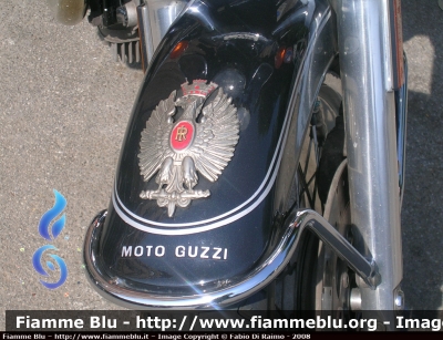 Moto-Guzzi 1100i California
Particolare stemma
Carabinieri 
Reggimento Corazzieri
Parole chiave: Moto-Guzzi 1100i_California