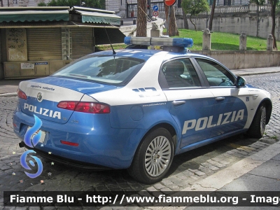 Alfa-Romeo 159
Polizia di Stato
Squadra Volante
POLIZIA F7329
Parole chiave: Alfa-Romeo 159 POLIZIAF7329