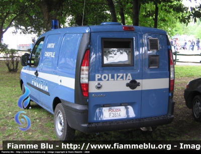 Fiat Doblò I serie
Polizia di Stato
Unità cinofile
Polizia F3614
Parole chiave: Fiat Doblò_Iserie PoliziaF3614 Festa_della_polizia_2006