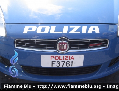 Fiat Nuova Bravo
Polizia di Stato
Squadra Volante
Particolare della Scritta e della Targa Anteriore
POLIZIA F3761
Parole chiave: Fiat Nuova_Bravo PoliziaF3761 Festa_della_Polizia_2007