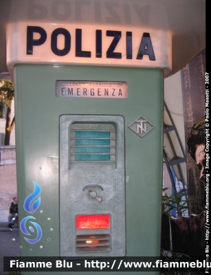 Colonnina per Richiesta Soccorso Pubblico
Polizia di Stato
Parole chiave: Colonna_Telefono Festa_della_Polizia_2007