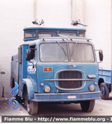 Fiat 643N
Polizia
Reparto Mobile Torino
Idrante per Ordine Pubblico 
allestimento Chinetti
Originariamente in verde argilla è stato ricondizionato e riverniciato in azzurro medio nel 1975
POLIZIA 31357
Parole chiave: Fiat 643N Polizia31357