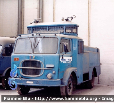 Fiat 643N
Polizia
Reparto Mobile Torino
Idrante per Ordine Pubblico 
allestimento Chinetti
Originariamente in verde argilla è stato ricondizionato e riverniciato in azzurro medio nel 1975
POLIZIA 31357
Parole chiave: Fiat 643N Polizia31357