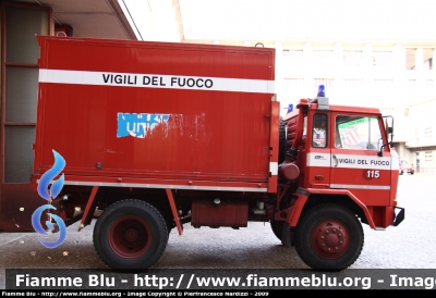 Iveco 90PC
Vigili del Fuoco
Comando Provinciale di Milano-via Messina
Carro Crolli
VF 13331
Parole chiave: Iveco 90PC VF13331
