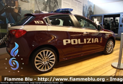 Alfa Romeo Nuova Giulietta
Polizia di Stato
Squadra Volante
Esemplare esposto presso il Museo delle auto della Polizia di Stato
- prototipo -
Parole chiave: Alfa-Romeo Nuova_Giulietta