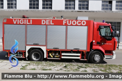 Renault Midlum II serie
Servizio Antincendio Aziendale IFM
Polo chimico di Ferrara
Allestimento BAI
Parole chiave: Renault Midlum BAI Servizio Antincendio Aziendale IFM Polo chimico di Ferrara