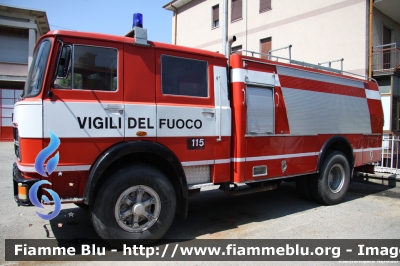 Fiat 619N1
Vigili del Fuoco
Comando Provinciale di Como
Distaccamento di Appiano Gentile (CO)
AutoBottePompa
VF 18117
Parole chiave: Fiat 619N1 VF18117