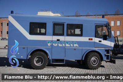 Iveco EuroCargo 4x4 II serie
Polizia di Stato
I Reparto Mobile di Roma
POLIZIA F7774
Parole chiave: Iveco EuroCargo_4x4_IIserie POLIZIAF7774