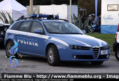 Alfa Romeo 159 Sportwagon Q4
Polizia di Stato
Polizia Stradale
POLIZIA F9272
Parole chiave: Alfa-Romeo 159_Sportwagon PoliziaF9272